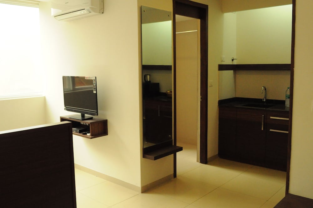 Ixora Suites 23/46