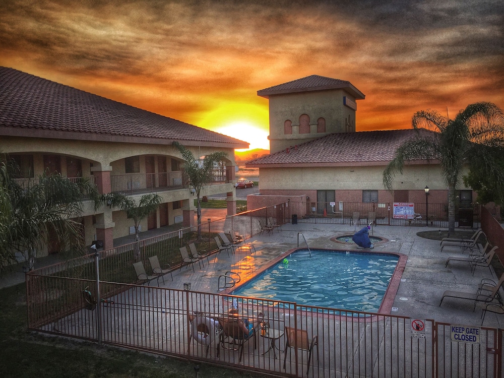swimming pool spa