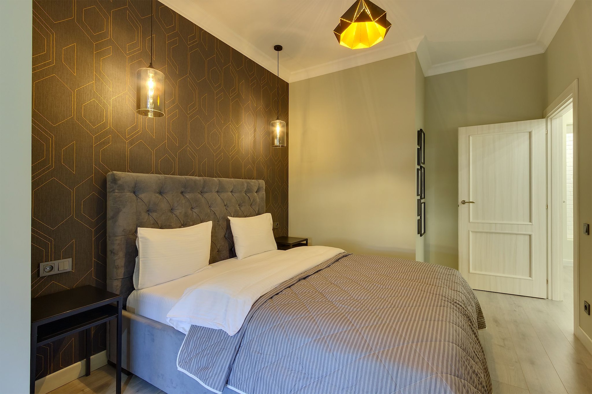 GRAND, APARTMENT, QUEEN BED, COURTYARD VIEW, SOFA, GROUND FLOOR
