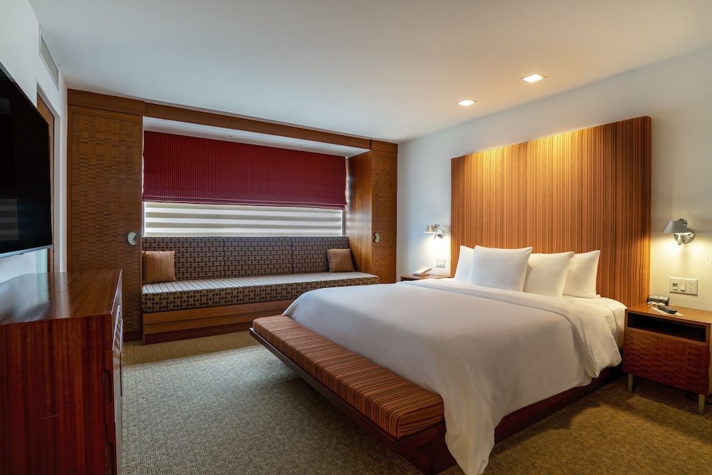 The Tony Hotel South Beach 24/80