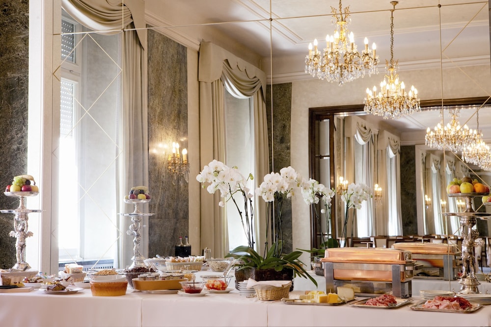 Vittoria Hotel 6/75