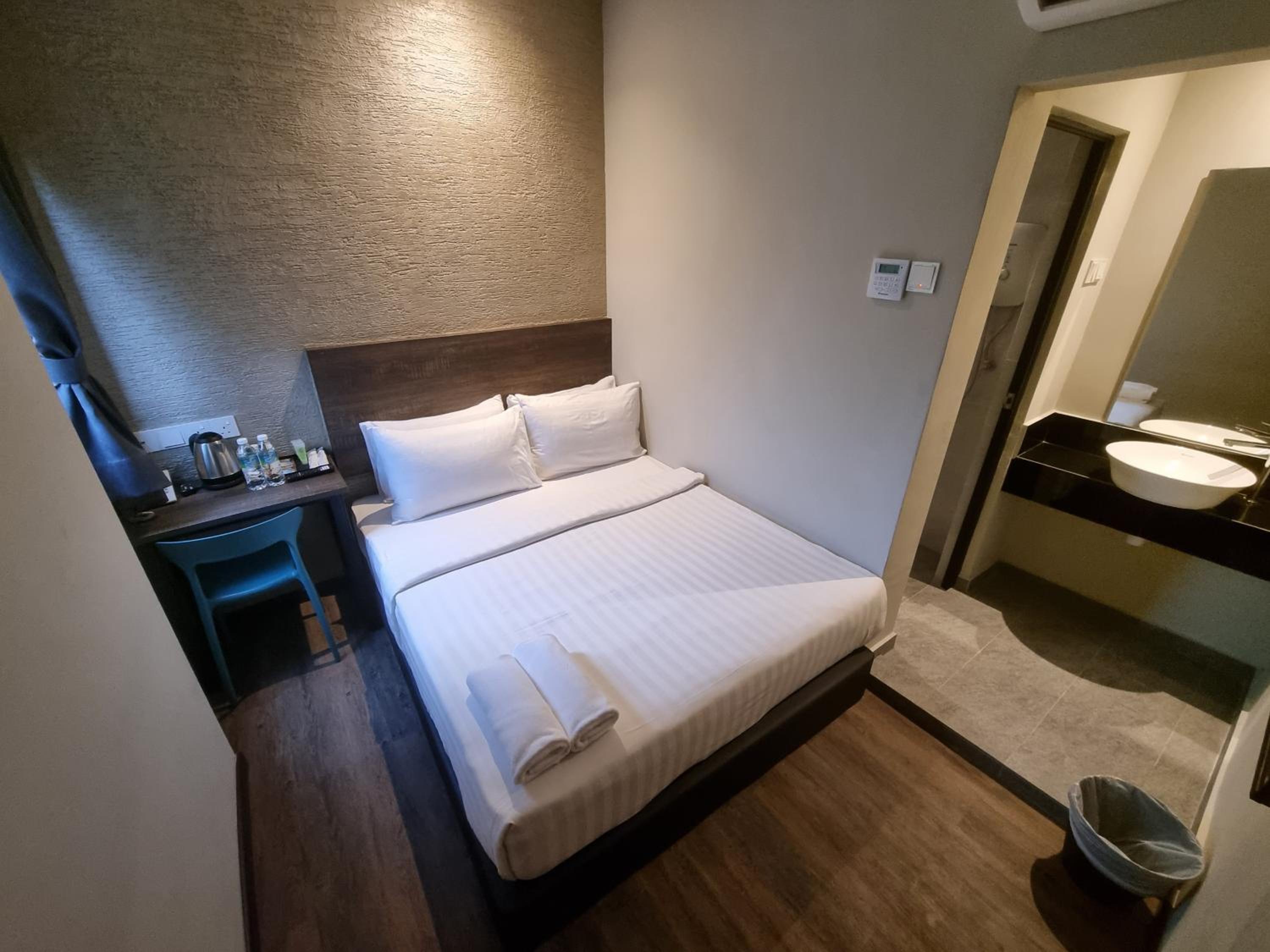 Mini, Double Bed