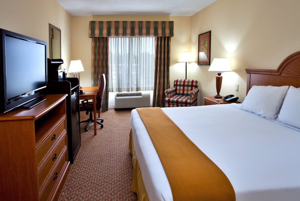 Holiday Inn Express Hotel & Suites Spring Hill 20/69