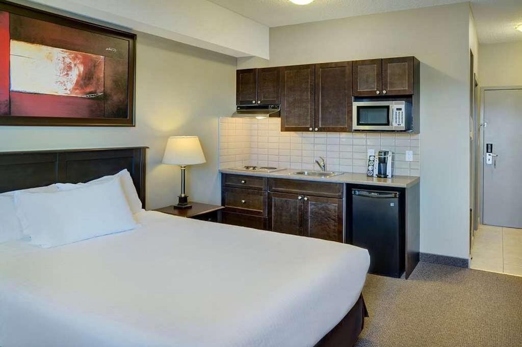 Premium, 2 Queen Beds, Kitchenette, Outdoor Entrance