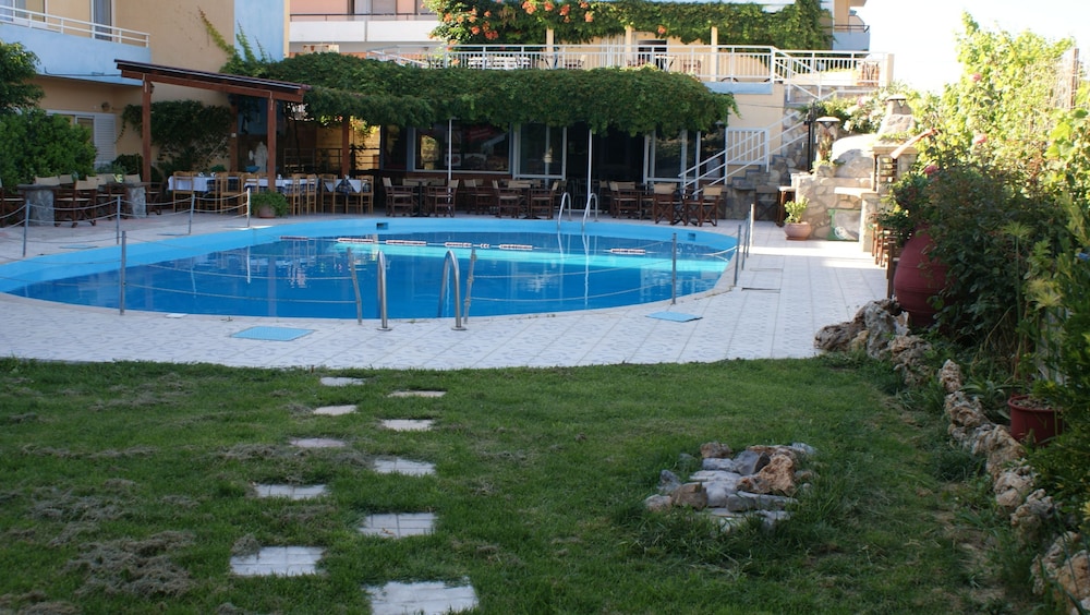 Roxani Hotel 30/32