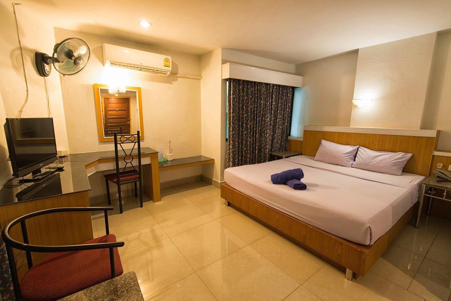 Satit Hotel 18/30