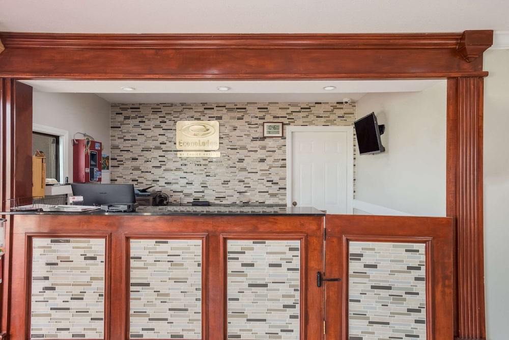 Econo Lodge Lake Charles University Area 12/48