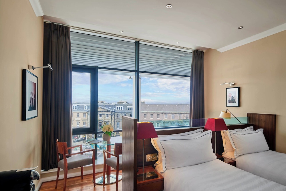 SIGNATURE, TWIN BEDS