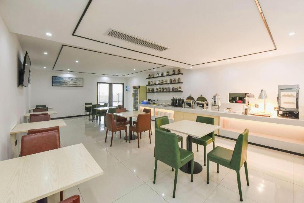 City Comfort Inn (Dongguan Gaobu Avenue) 40/54