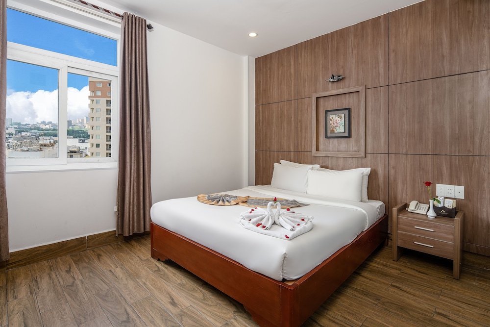 VALENCIA HOTEL 10/70