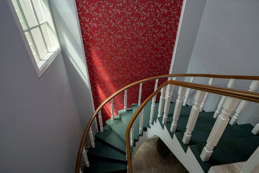 Reddoorz Premium Near Rs Pondok Indah 32/46