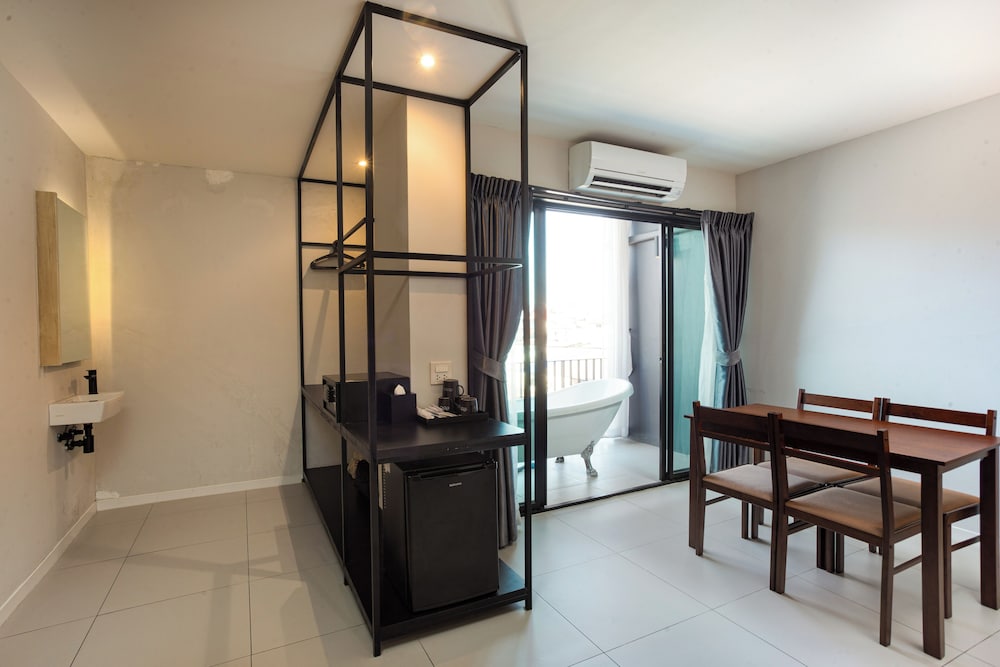 BOOK Design HOTEL -SHA Extra Plus 33/50