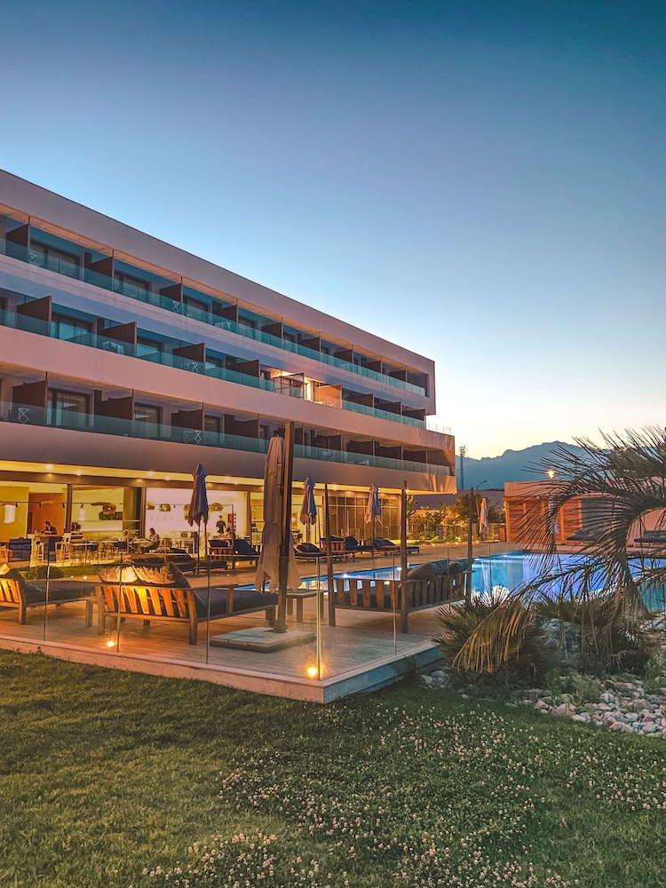 Golden Tulip Porto Vecchio 2/81