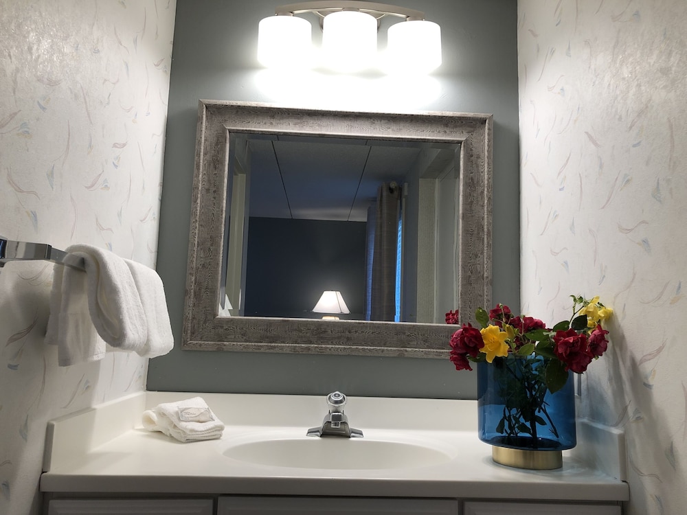 Hyannis Inn 3/50