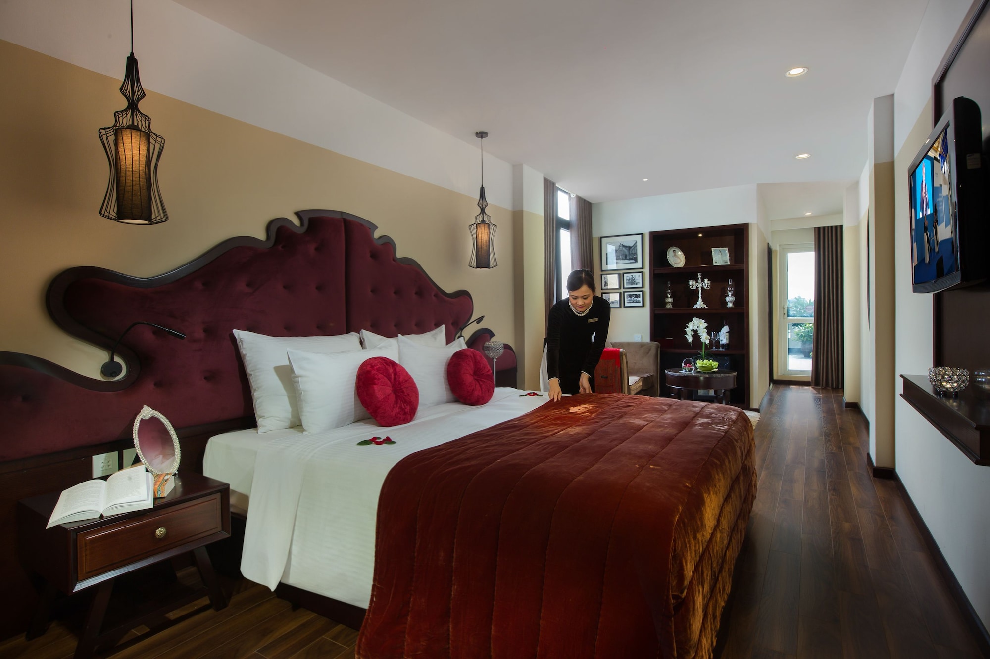 AMBASSADOR, SUITE, BALCONY