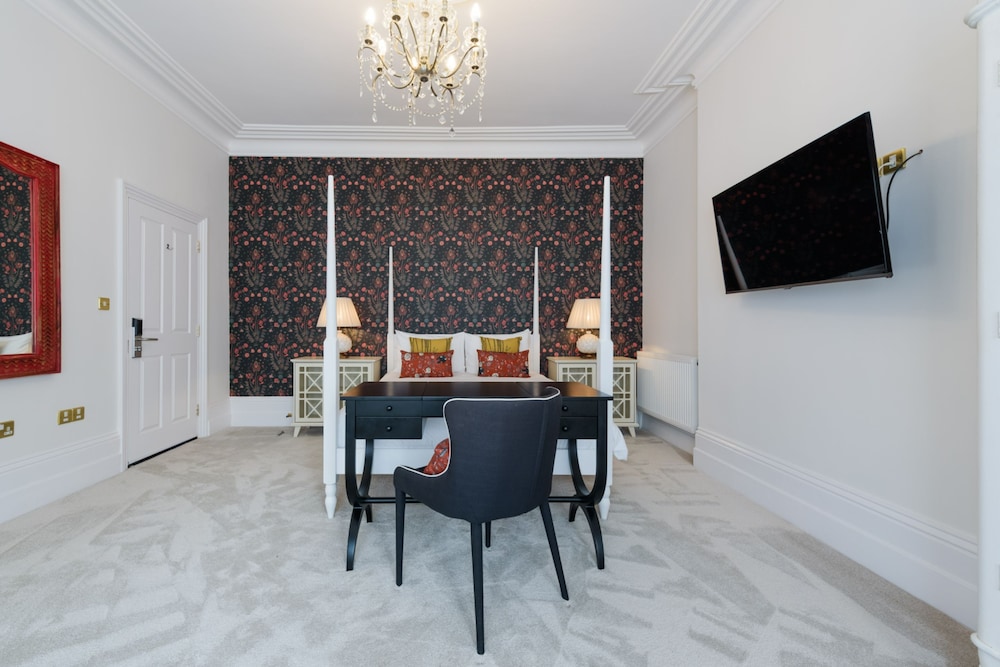 The Clarence Hotel 8/46