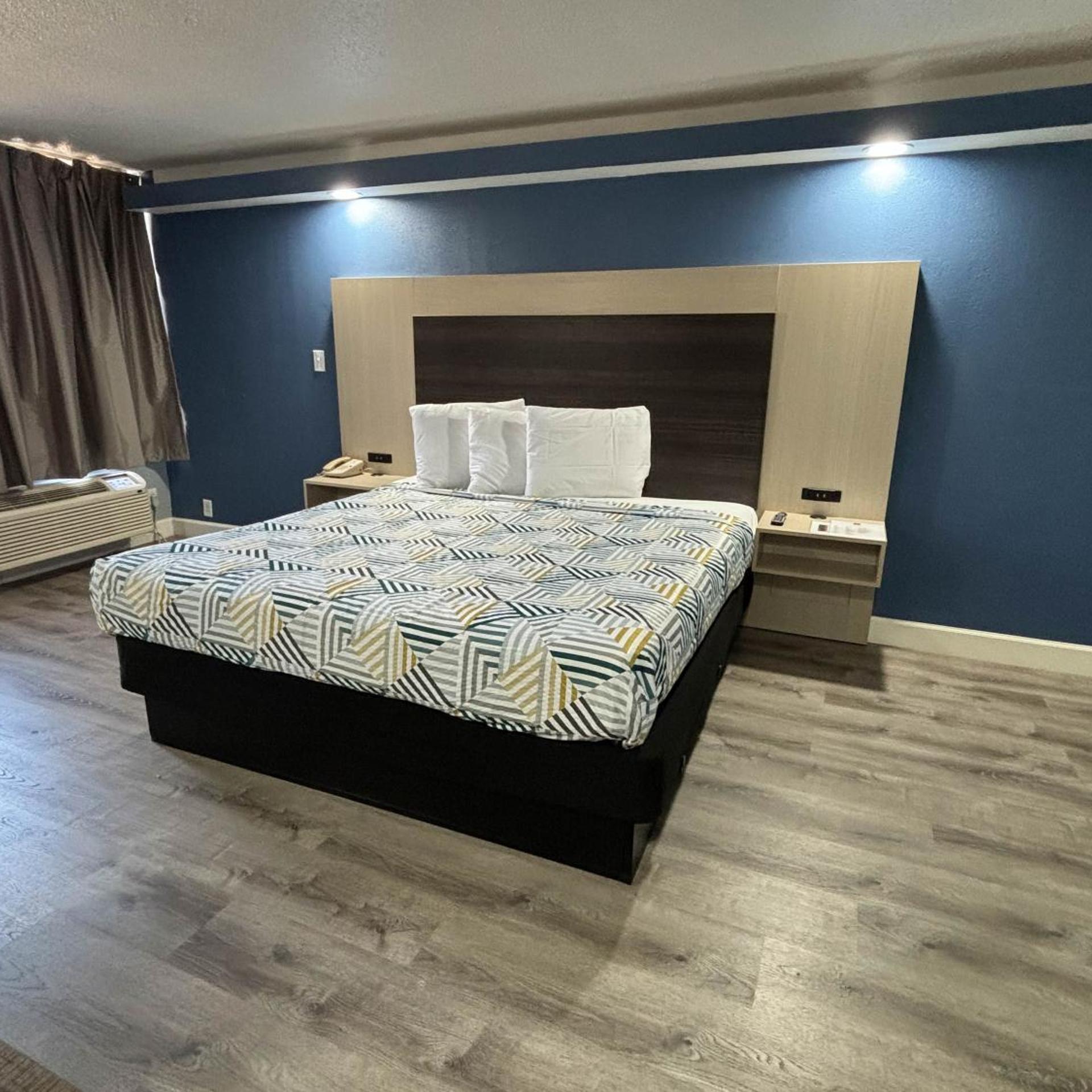 1 King Bed - Non-Smoking, Micfridge، Studio6 Suites Memphis, TN – East Memphis 10/10
