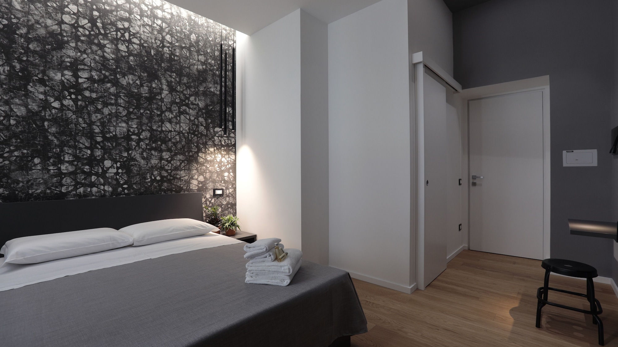 CITY, DOUBLE OR TWIN BED, BALCONY