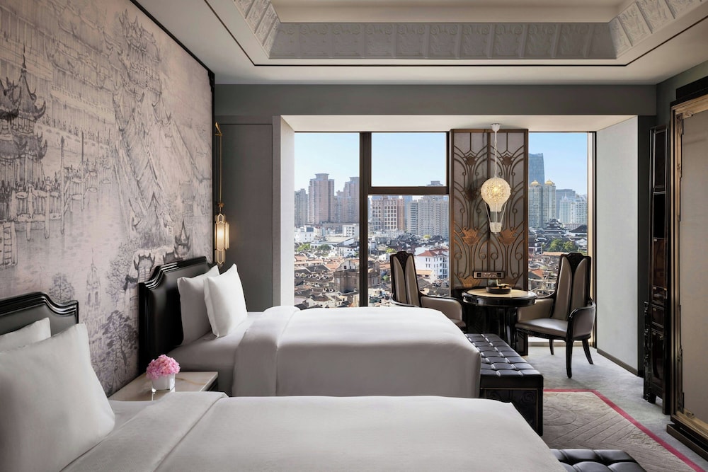 Yu, Twin Beds, Garden View