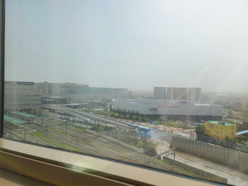 Novotel Ambassador Suwon 66/69