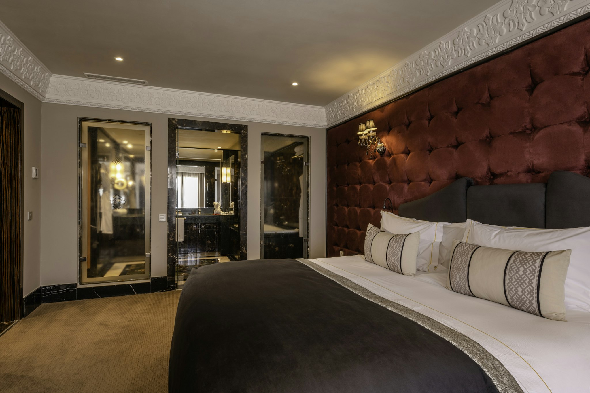 LE CASABLANCA HOTEL 10/61