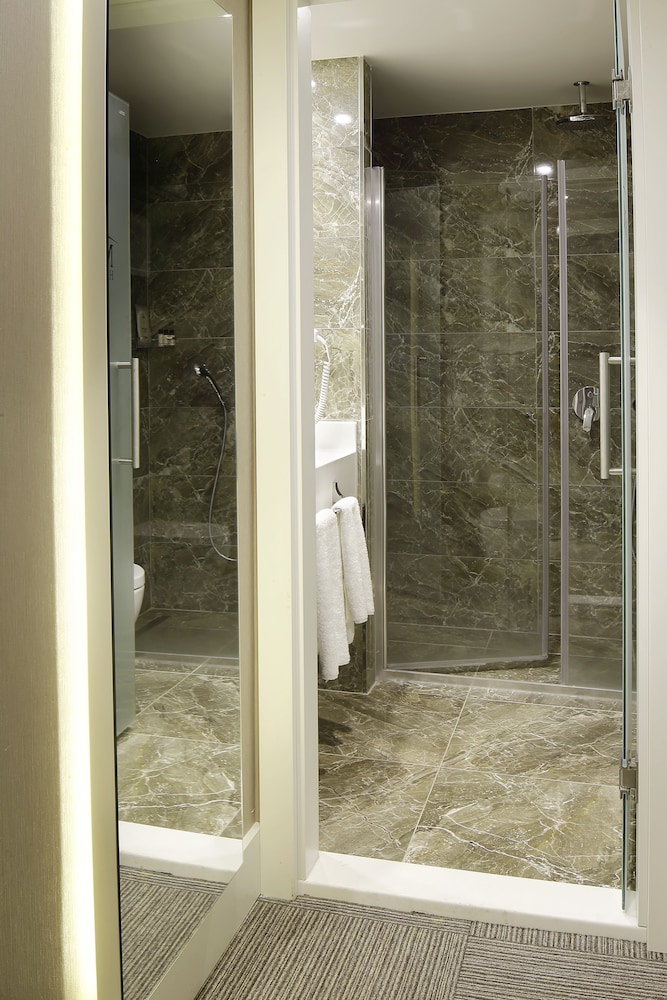 Mia Berre Hotels Istanbul 50/50