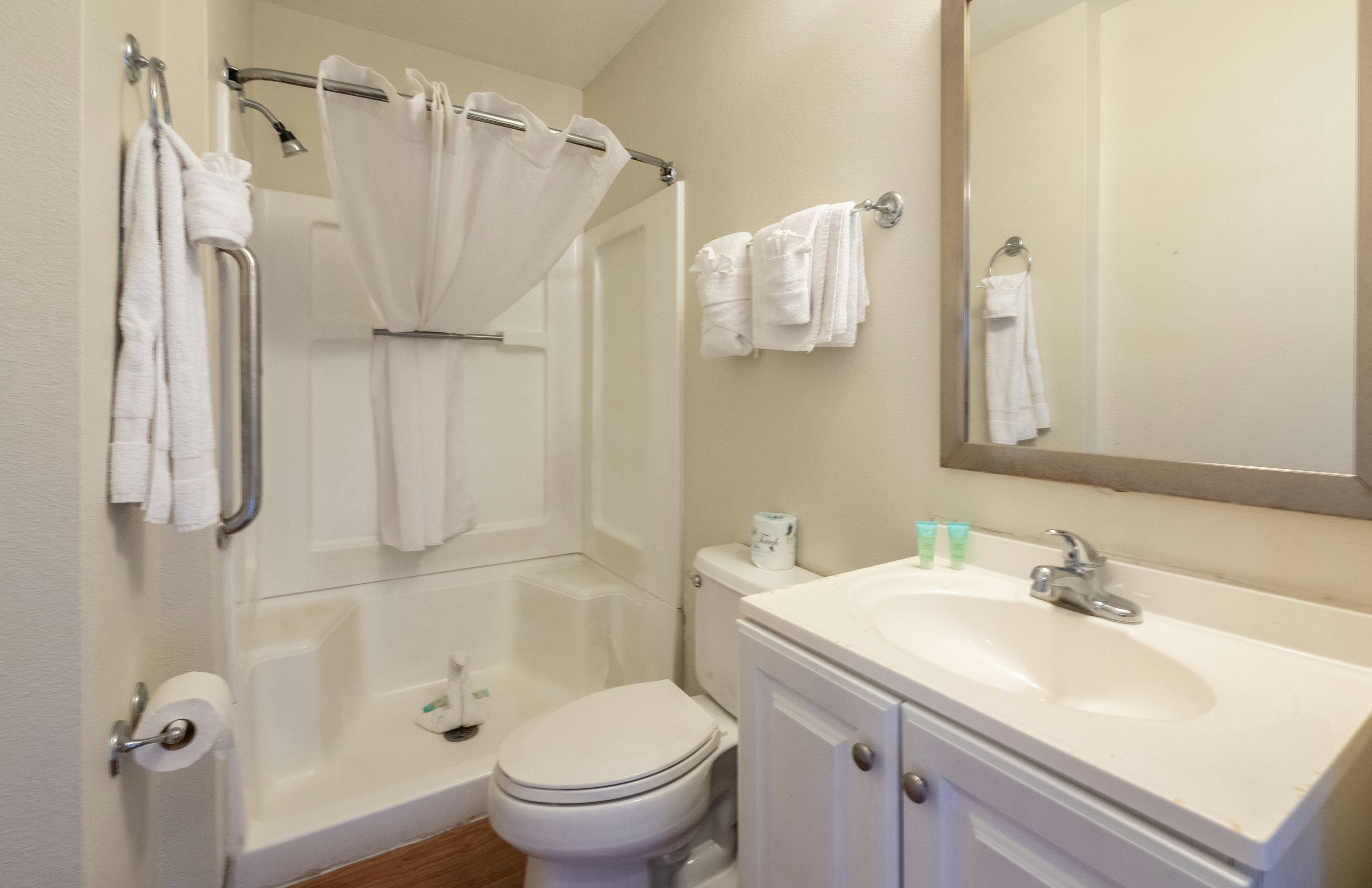 HomeTowne Studios by Red Roof Orlando South 42/42