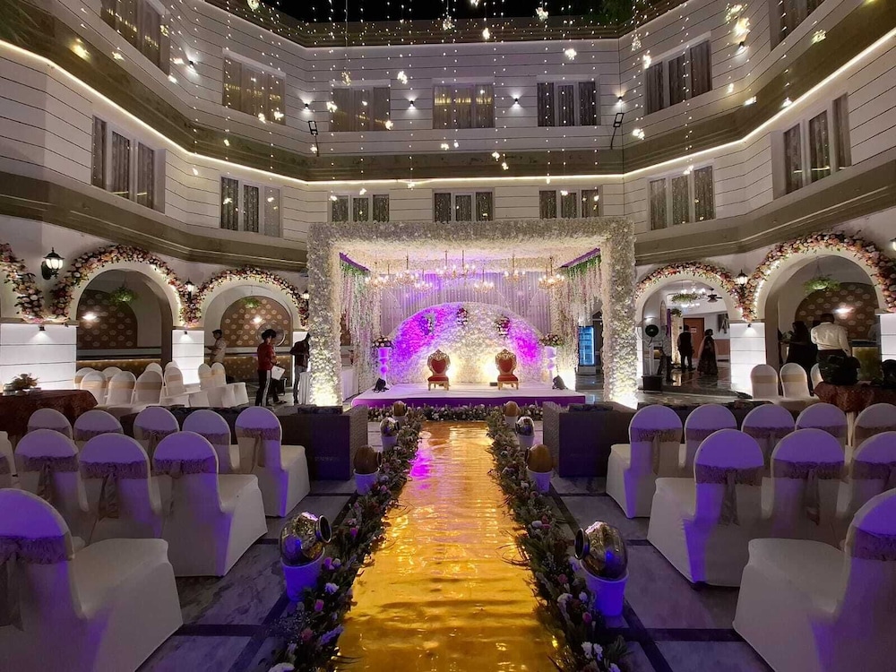 GRAND CONTINENTAL HOTEL 49/51