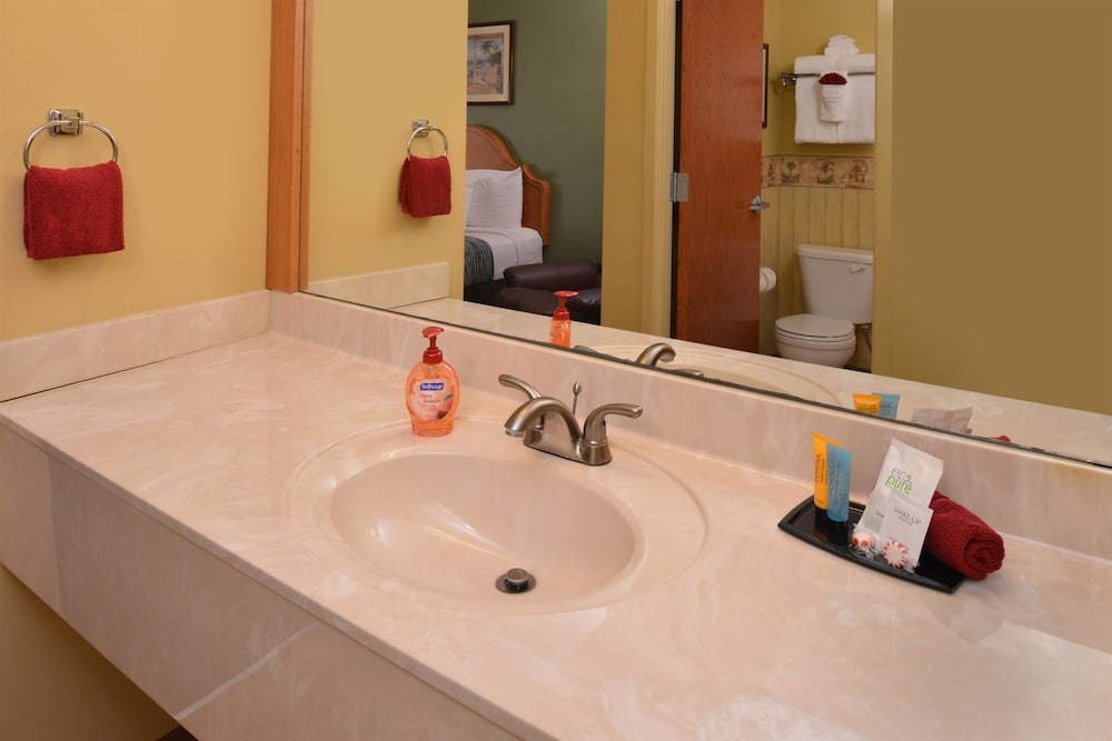 Country Hearth Inn & Suites Edwardsville St. Louis 37/51