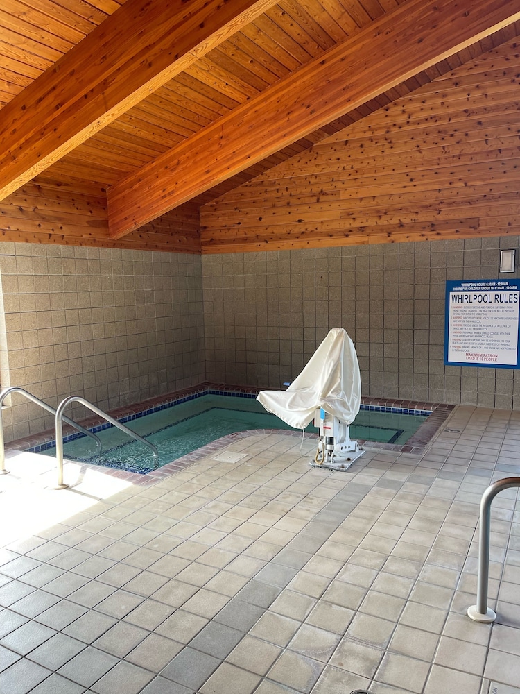 AmericInn by Wyndham Ladysmith 12/25