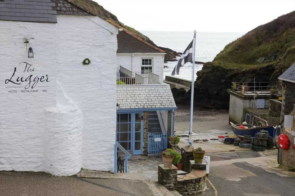 The Lugger Hotel 8/70