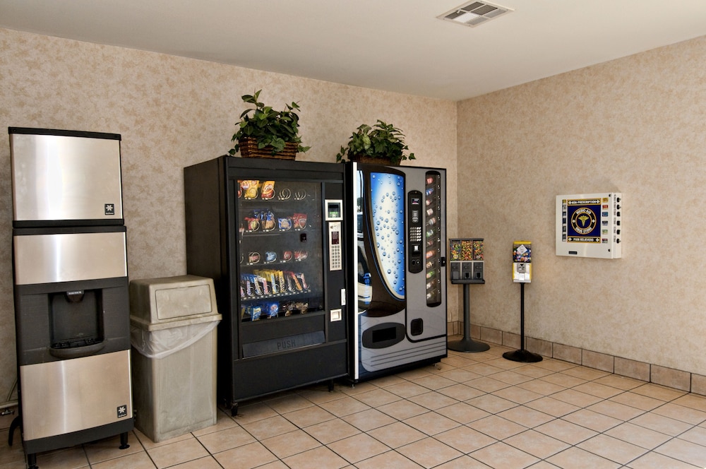 Best Western Club House Inn & Suites 24/34
