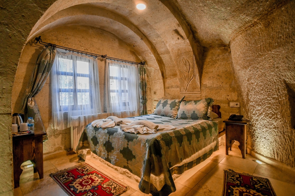 Shoestring Cave House 12/50