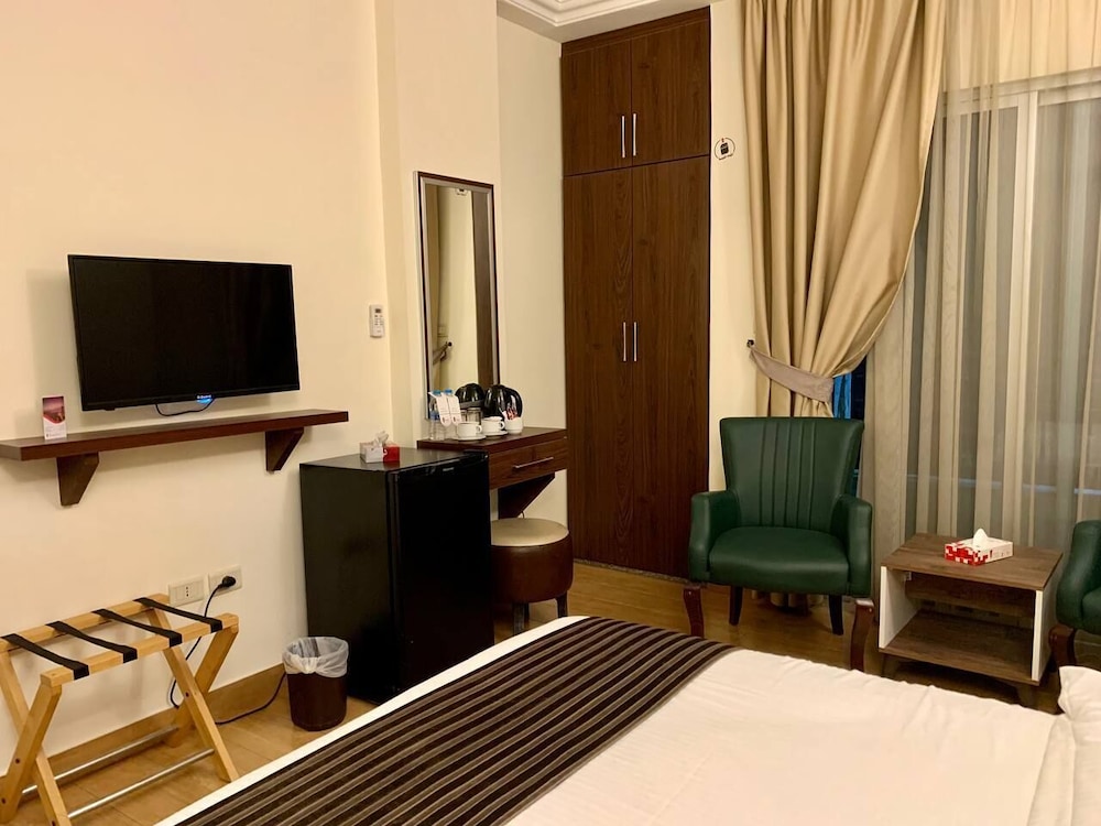 Ream Hotel 40/50