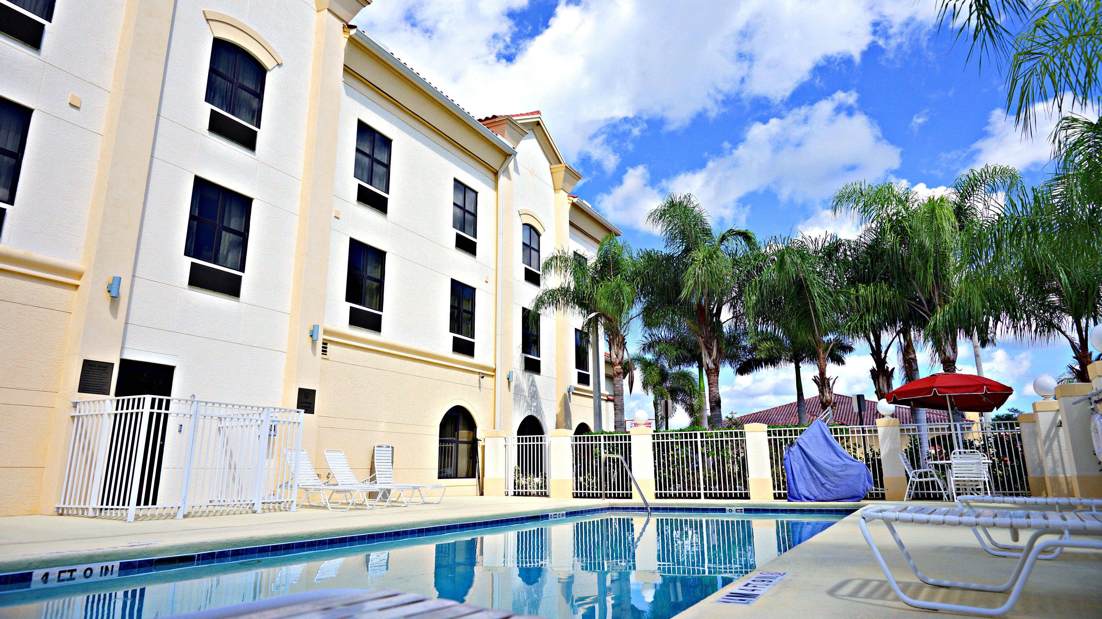 Holiday Inn Express Stuart 56/57