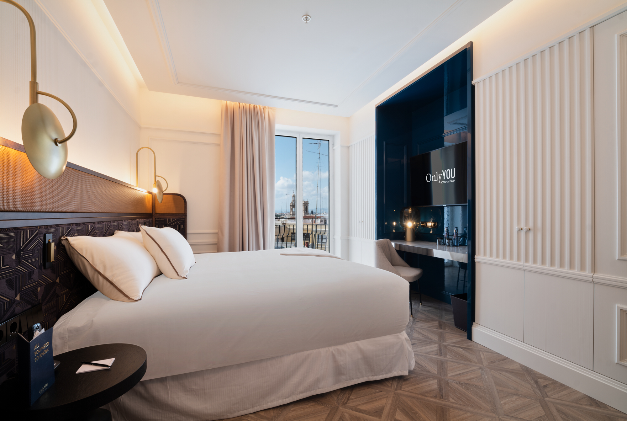 Homey, Suite, Single