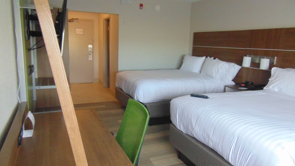Holiday Inn Express Suites Wapakoneta 15/57