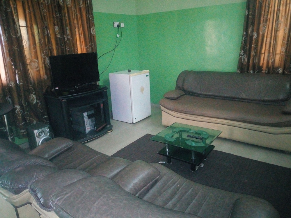 Sylvia's Place 15/19