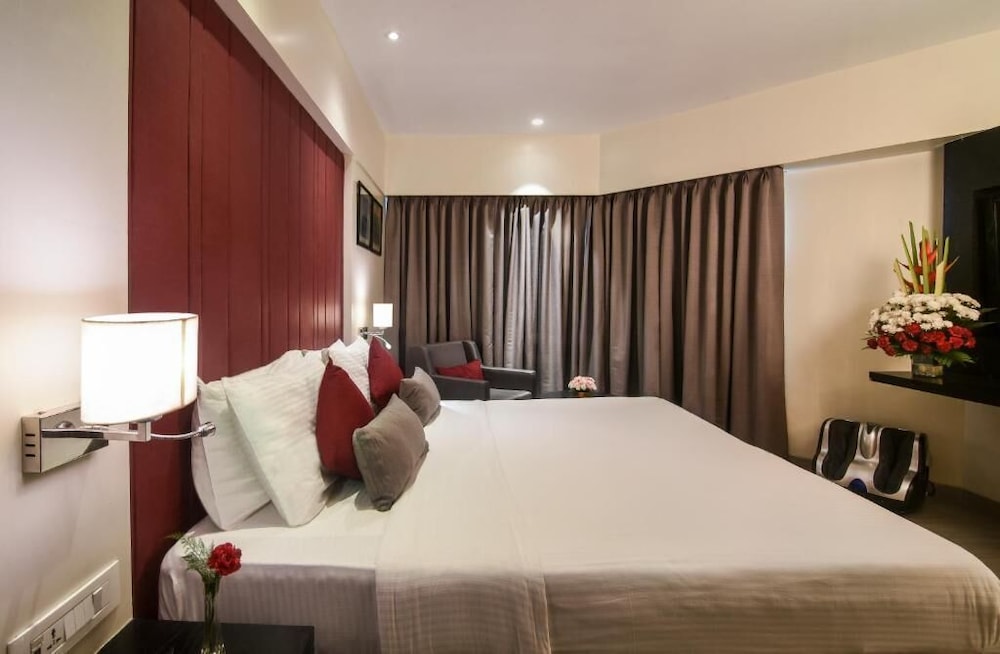 Hotel Suncity Residency 6/19