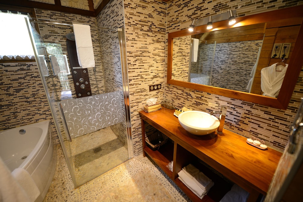 Chateau Hotel le Boisniard 49/50