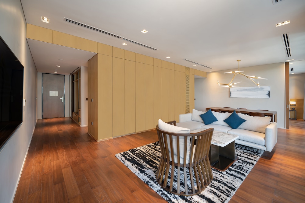 2 Bedrooms, Grand, Residence, 2 King Beds, Pool View, Shilla Monogram Danang 2/4