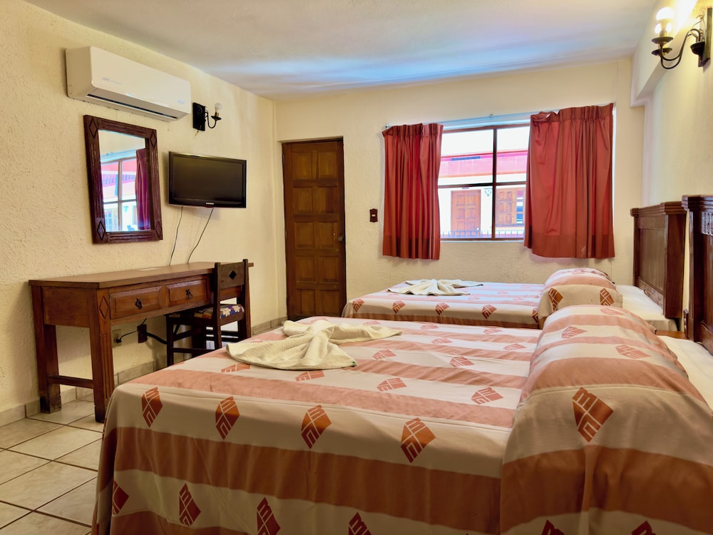 STANDARD, 2 DOUBLE BEDS