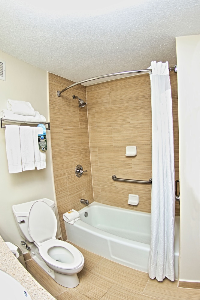 Holiday Inn Mayaguez and Tropical Casino 16/64