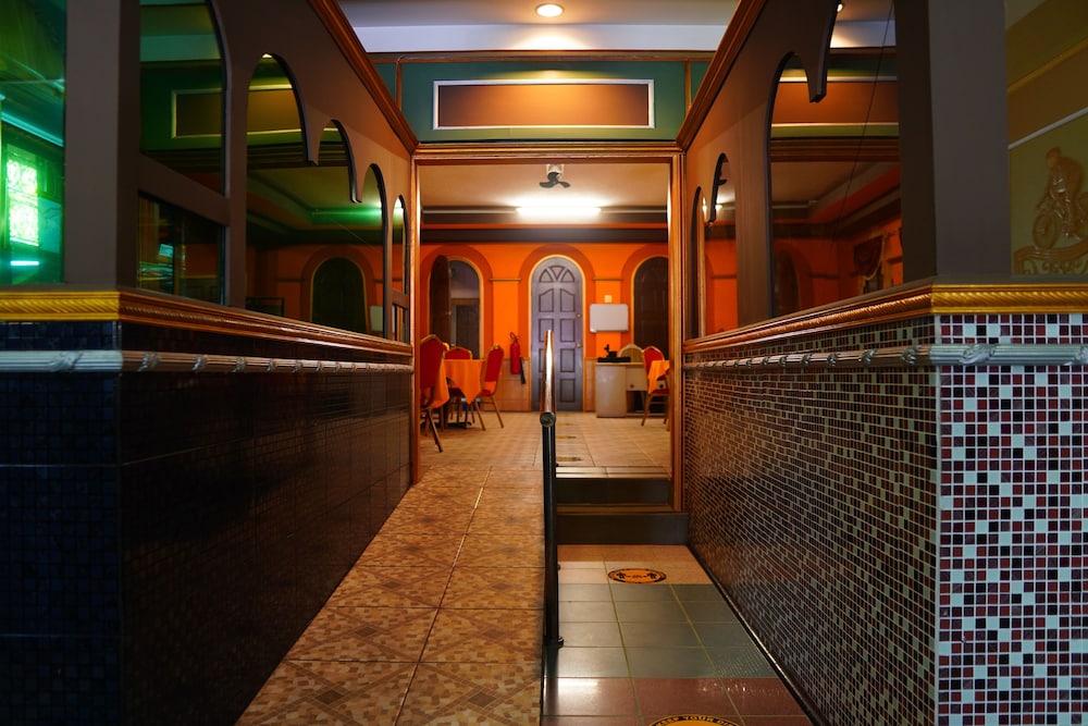 Regency Suites Hotel 3/20