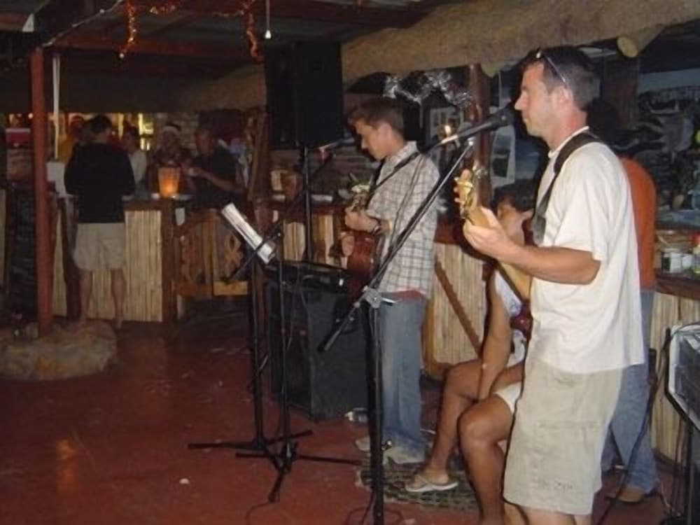 Island Vibe Jeffreys Bay Hostel 39/41