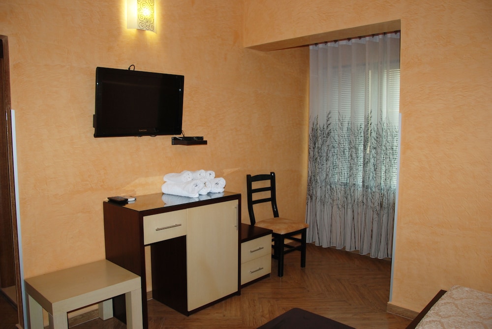 Gega Hotel 43/49