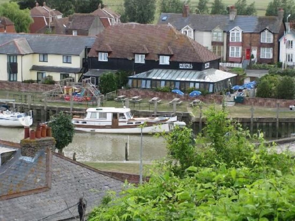 The River Haven Hotel 36/39