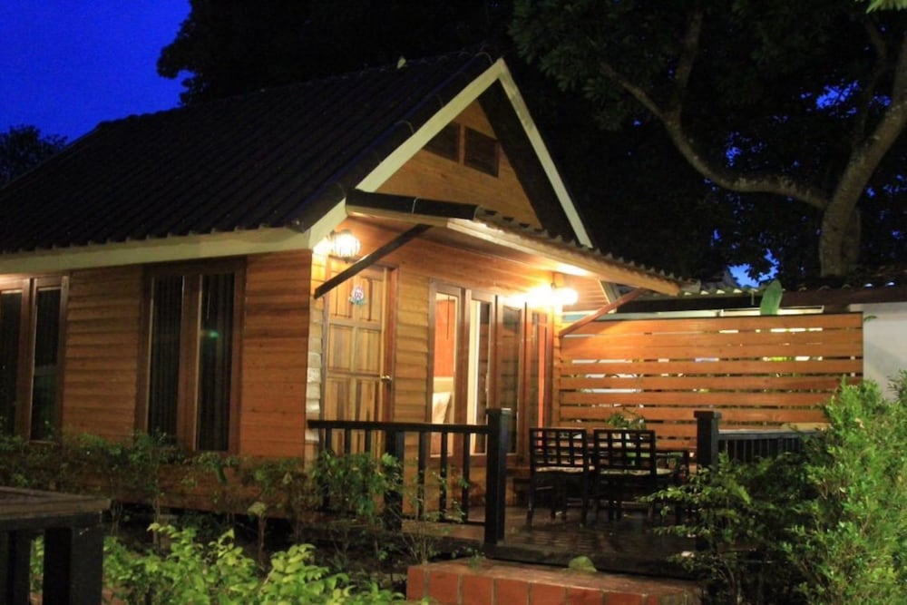 Poohbar Resort & Lotusdive 6/72