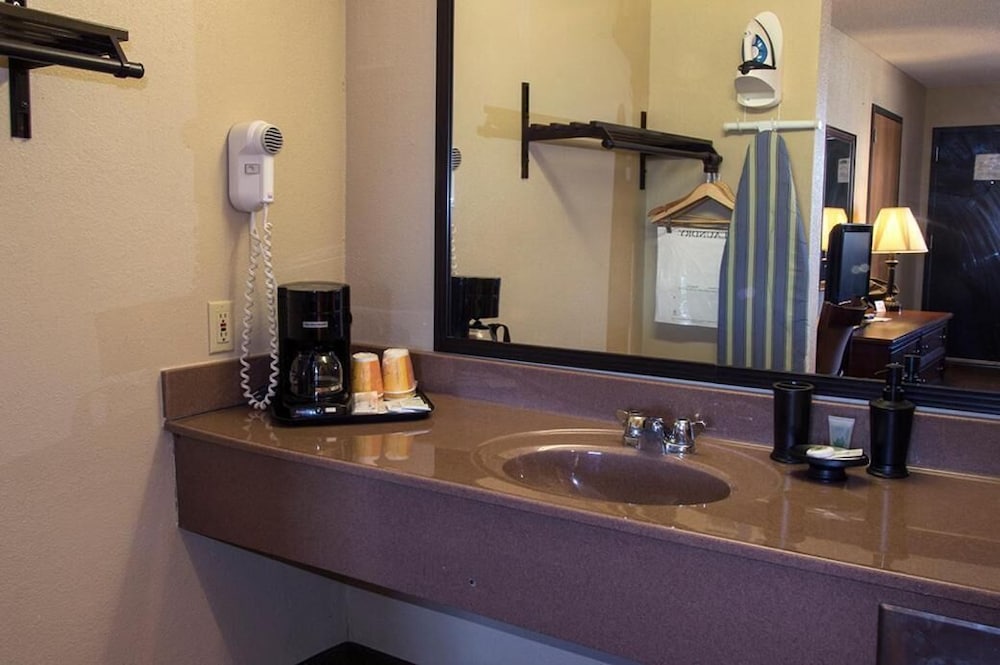 Greenstay Hotel and Suites St James 34/62
