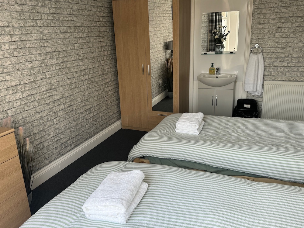 OYO Shore Surf Lodge 29/50